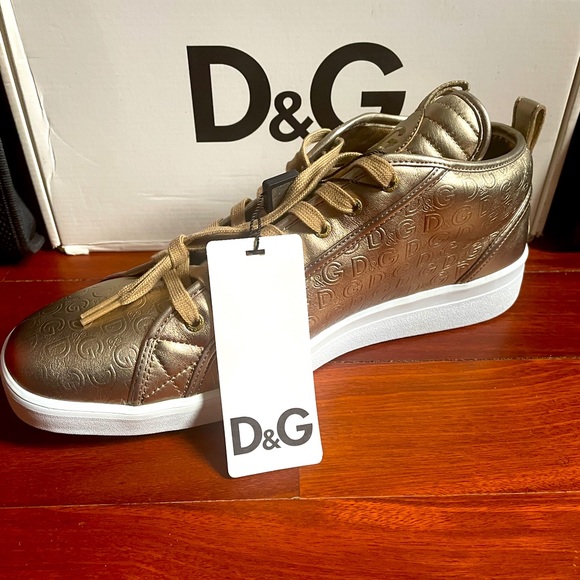 Metallic gold D&G classic logo sneaker (size 11.5m).  Tagged and FOTB! - Picture 2 of 7